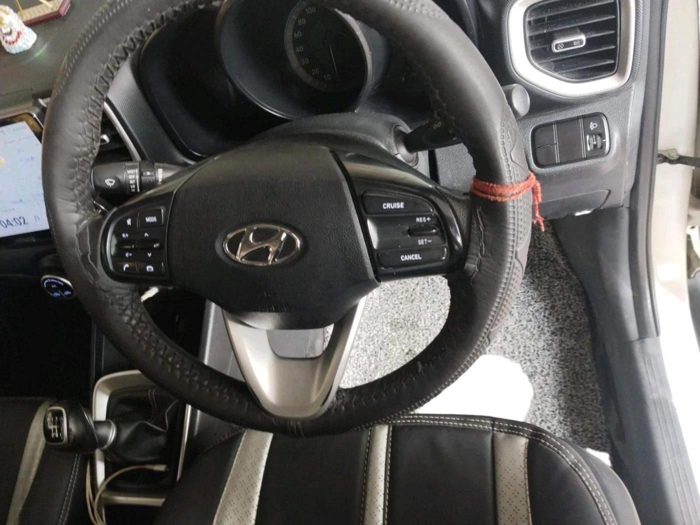 2021 Hyundai VENUE SX 1.5 CRDI, Diesel, Manual, 32,394 km, interior