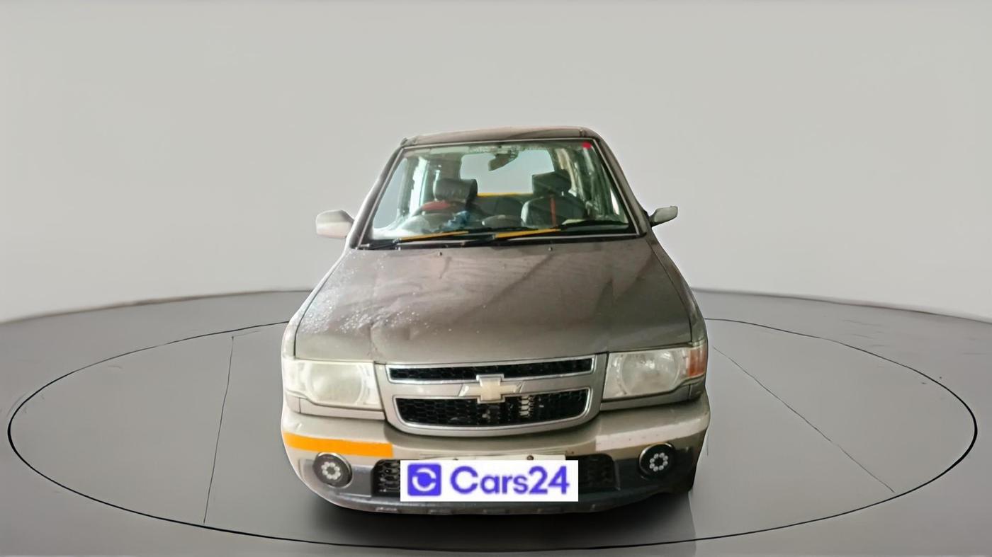 2017 Chevrolet Tavera NEO 3 LT 9 STR BS III, Diesel, Manual, 3,00,718 km, exterior