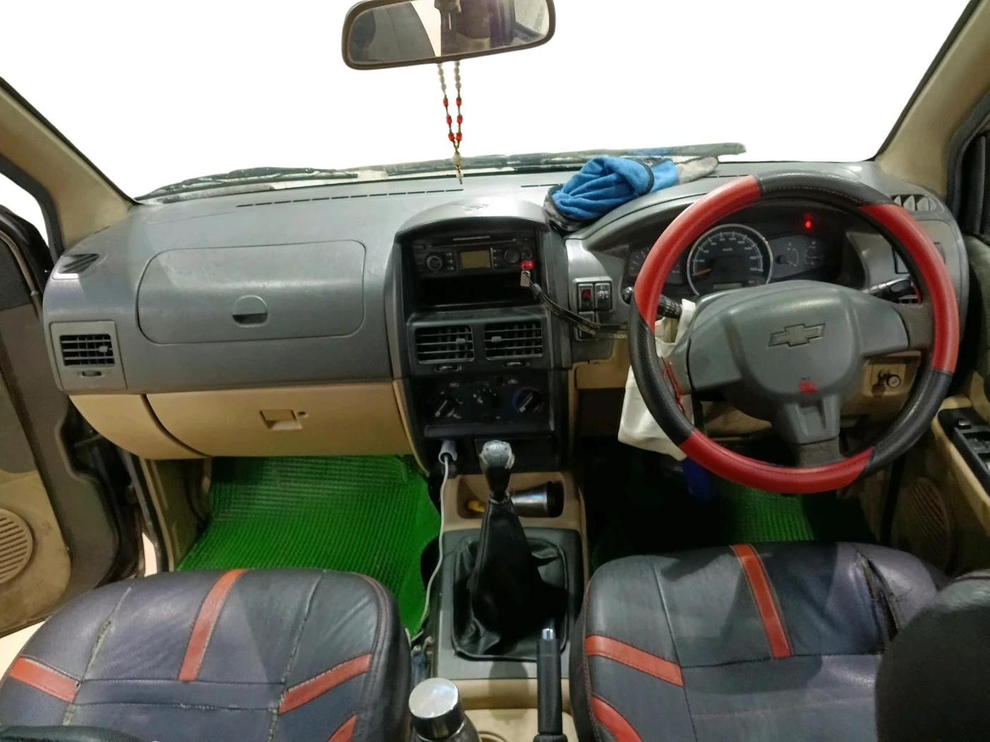 2017 Chevrolet Tavera NEO 3 LT 9 STR BS III, Diesel, Manual, 3,00,718 km, interior