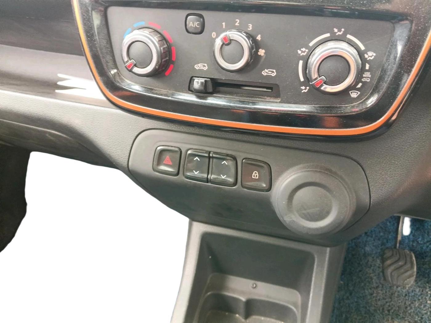 2017 Renault Kwid CLIMBER 1.0, Petrol, Manual, 19,879 km, interior
