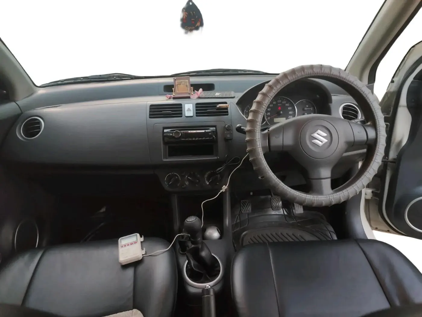 2011 Maruti Swift VXI, Petrol, Manual, 56,520 km, interior