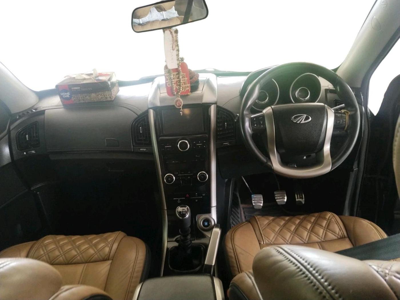 2020 Mahindra XUV500 W11, Diesel, Manual, 1,24,195 km, interior