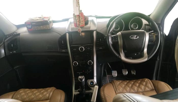 2020 Mahindra XUV500 W11, Diesel, Manual, 1,24,195 km, interior