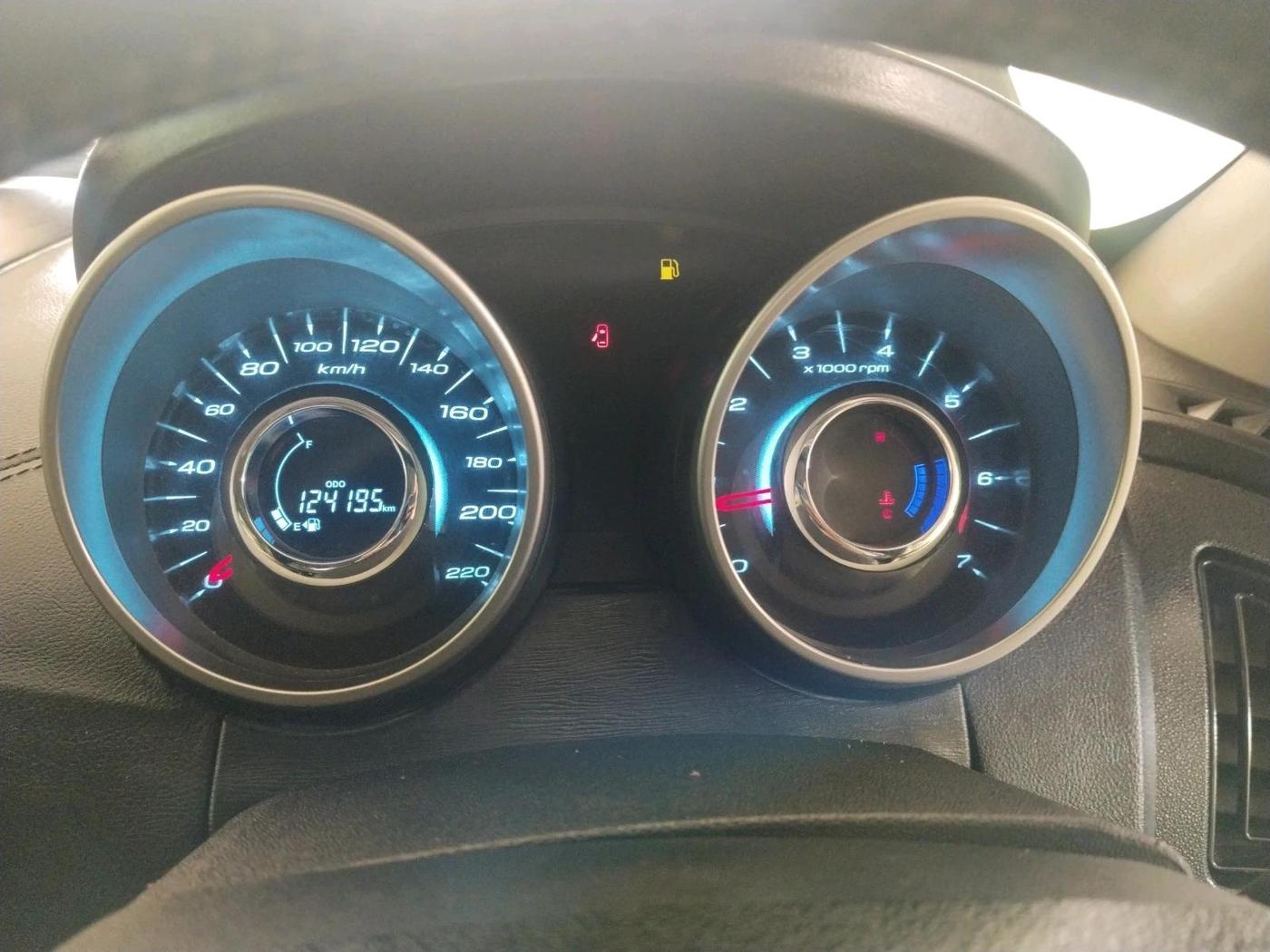 2020 Mahindra XUV500 W11, Diesel, Manual, 1,24,195 km, interior