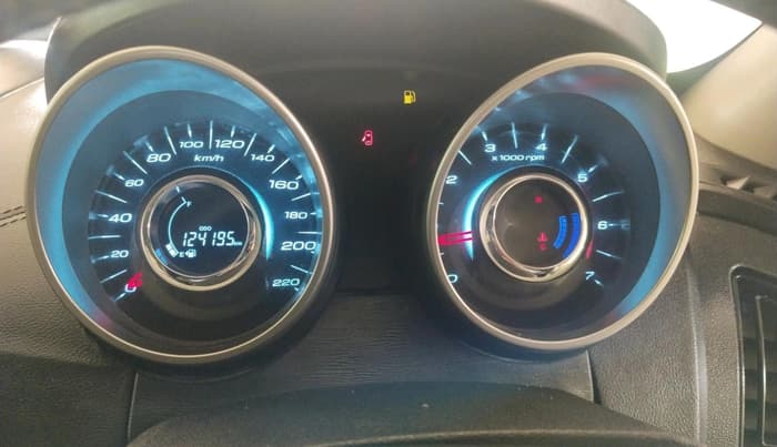 2020 Mahindra XUV500 W11, Diesel, Manual, 1,24,195 km, interior