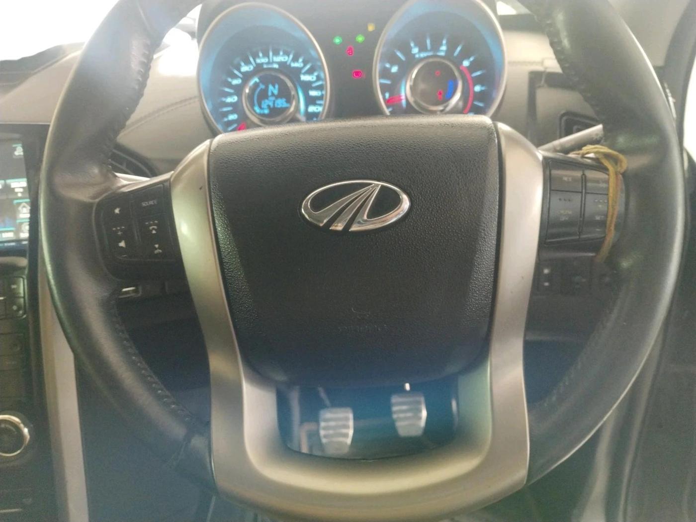 2020 Mahindra XUV500 W11, Diesel, Manual, 1,24,195 km, interior