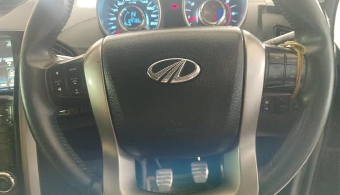2020 Mahindra XUV500 W11, Diesel, Manual, 1,24,195 km, interior