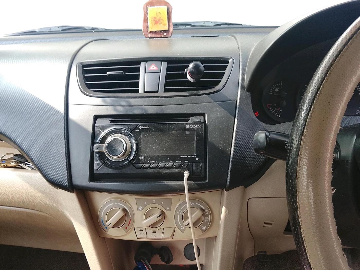 2015 Maruti Swift Dzire LXI, Petrol, Manual, 1,51,895 km, interior