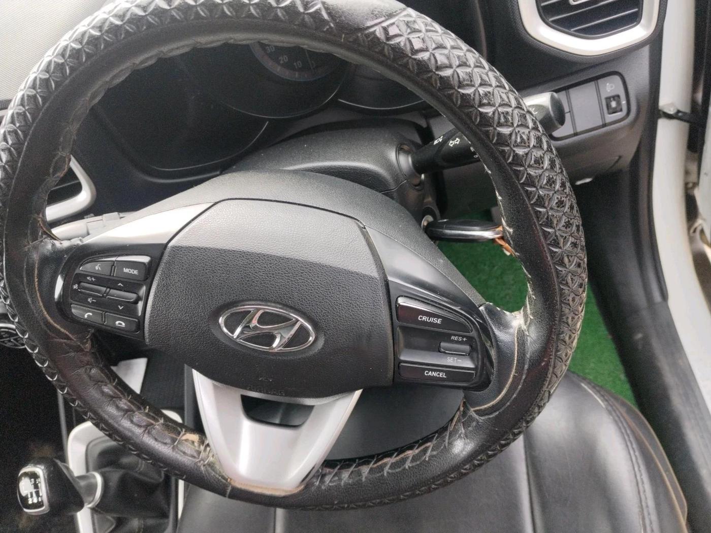 2020 Hyundai VENUE SX 1.5 CRDI, Diesel, Manual, 1,17,034 km, interior