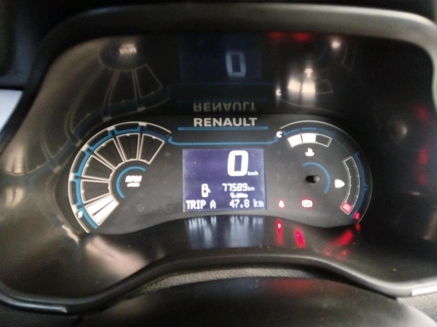 2022 Renault TRIBER RXZ DUAL TONE, Petrol, Manual, 77,589 km, interior