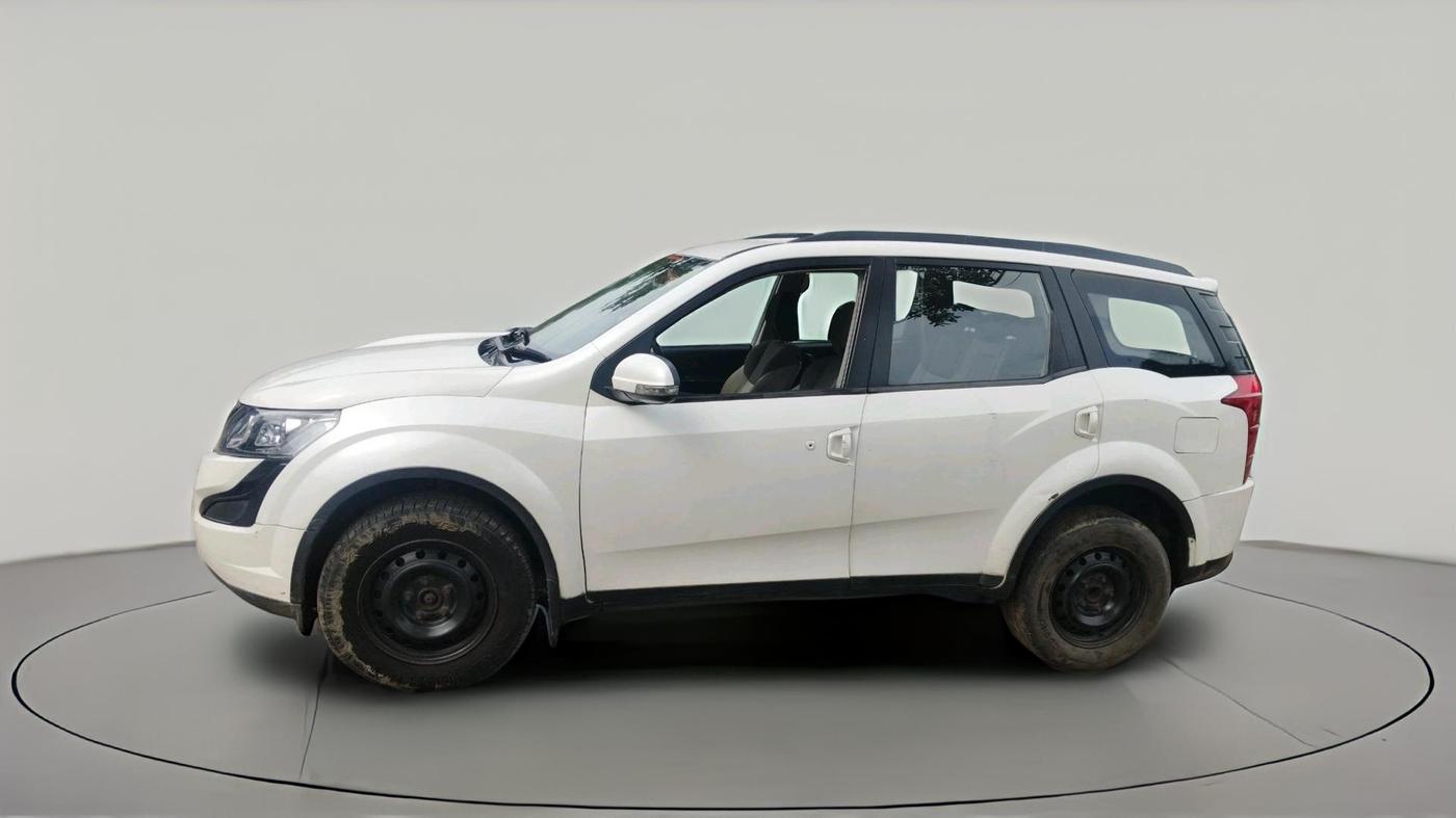 2017 Mahindra XUV500 W6, Diesel, Manual, 1,13,598 km, exterior