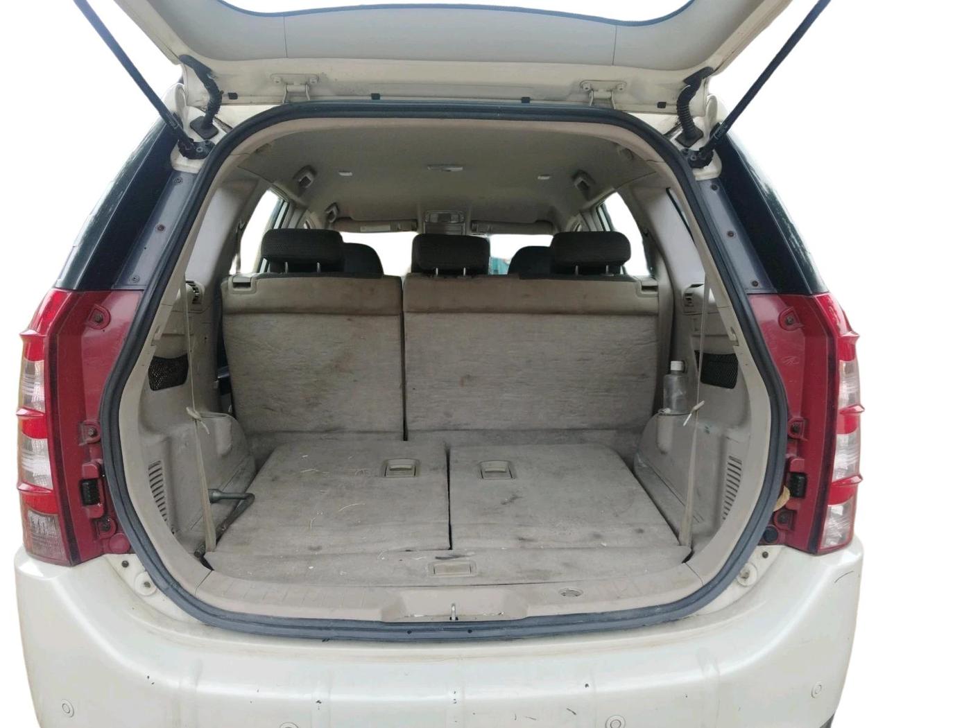2017 Mahindra XUV500 W6, Diesel, Manual, 1,13,598 km, exterior