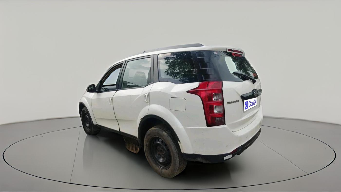 2017 Mahindra XUV500 W6, Diesel, Manual, 1,13,598 km, exterior