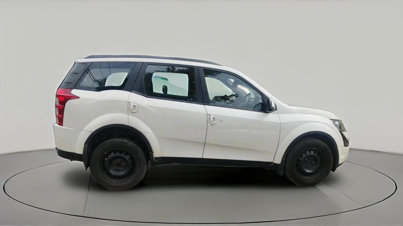 2017 Mahindra XUV500 W6, Diesel, Manual, 1,13,598 km, exterior