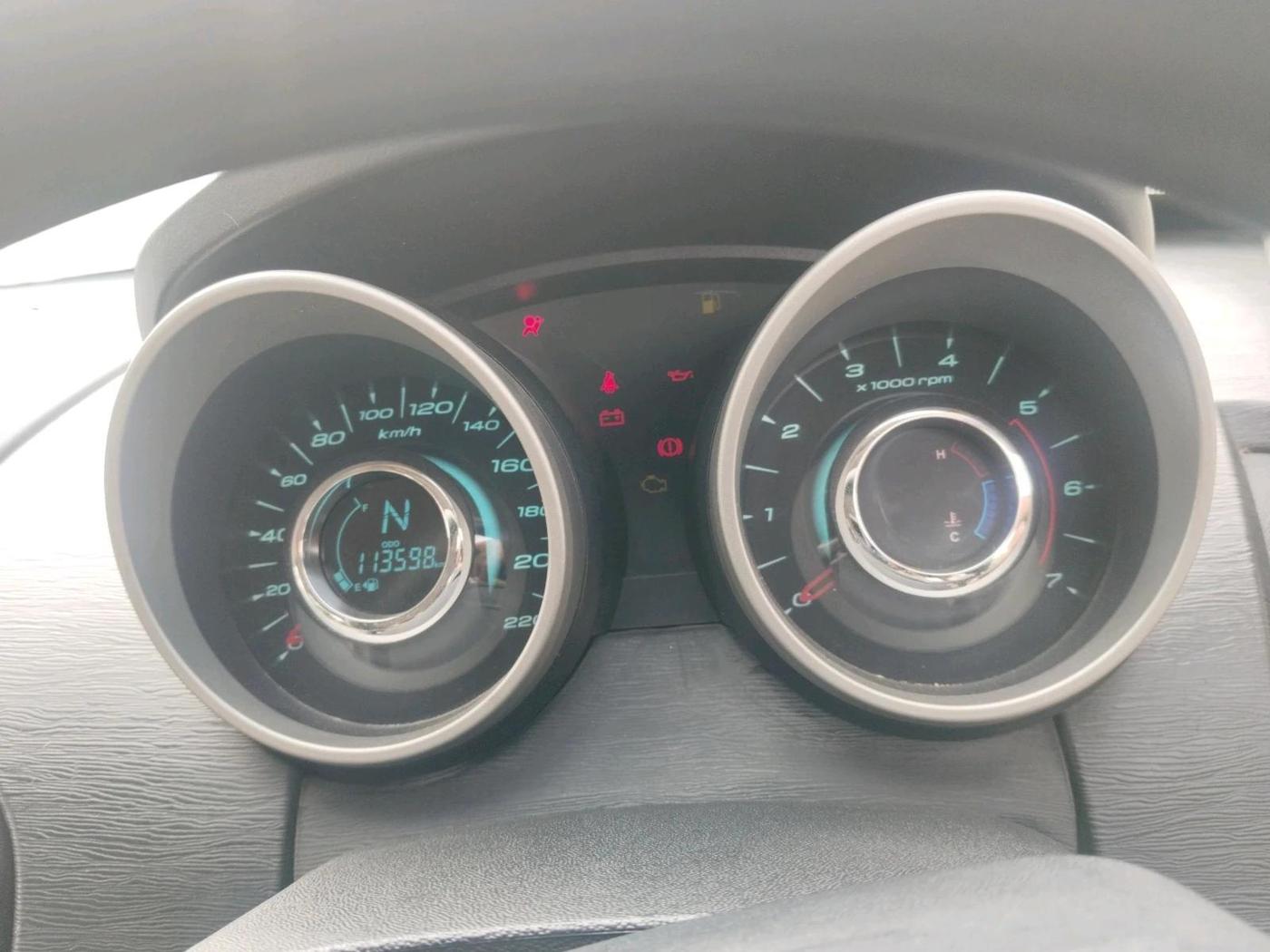 2017 Mahindra XUV500 W6, Diesel, Manual, 1,13,598 km, interior