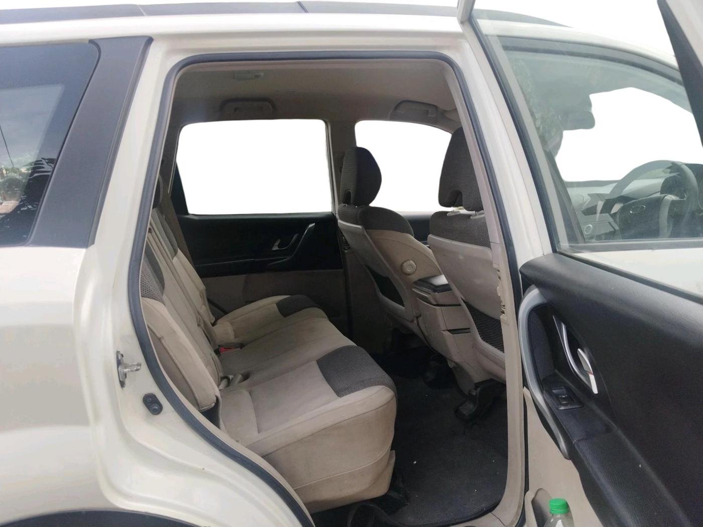 2017 Mahindra XUV500 W6, Diesel, Manual, 1,13,598 km, interior