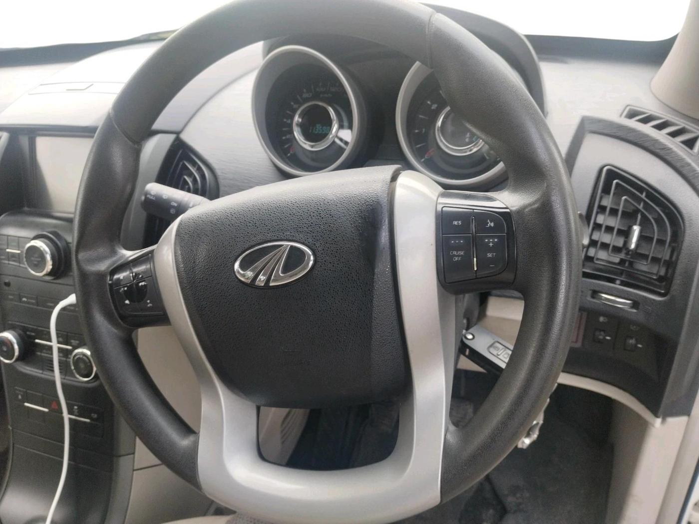 2017 Mahindra XUV500 W6, Diesel, Manual, 1,13,598 km, interior