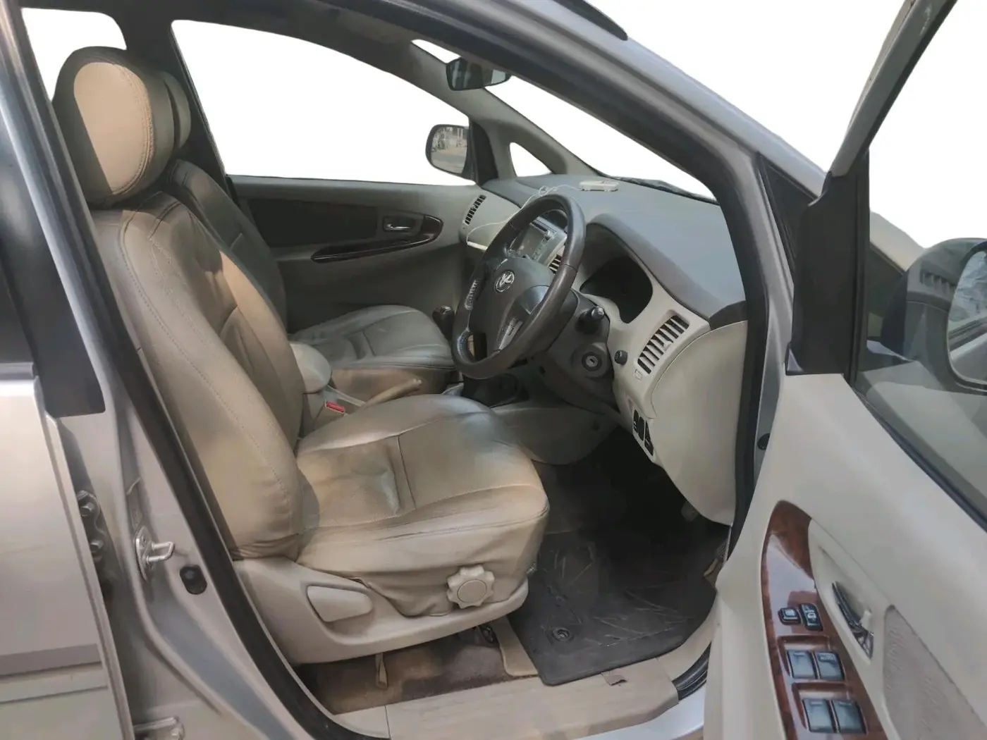 2013 Toyota Innova 2.5 G 7 STR, Diesel, Manual, 1,73,450 km, interior