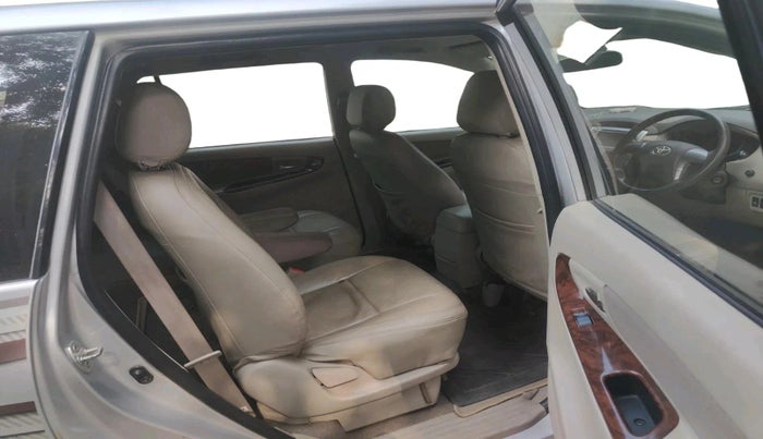 2013 Toyota Innova 2.5 G 7 STR, Diesel, Manual, 1,73,450 km, interior