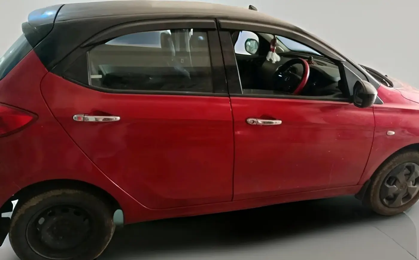 2018 Tata Tiago XT PETROL, Petrol, Manual, 71,869 km, exterior