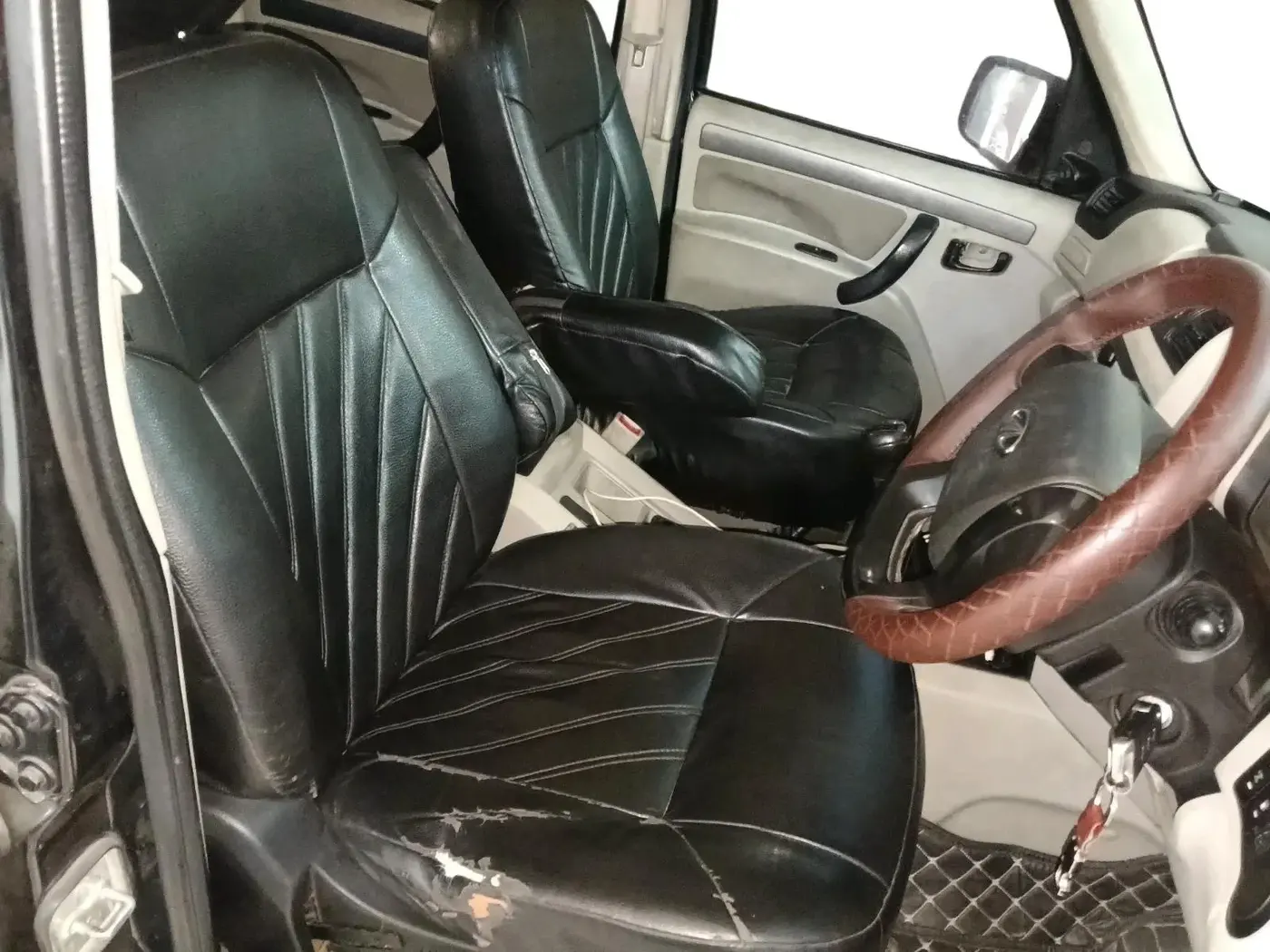 2020 Mahindra Scorpio S5, Diesel, Manual, 1,20,709 km, interior
