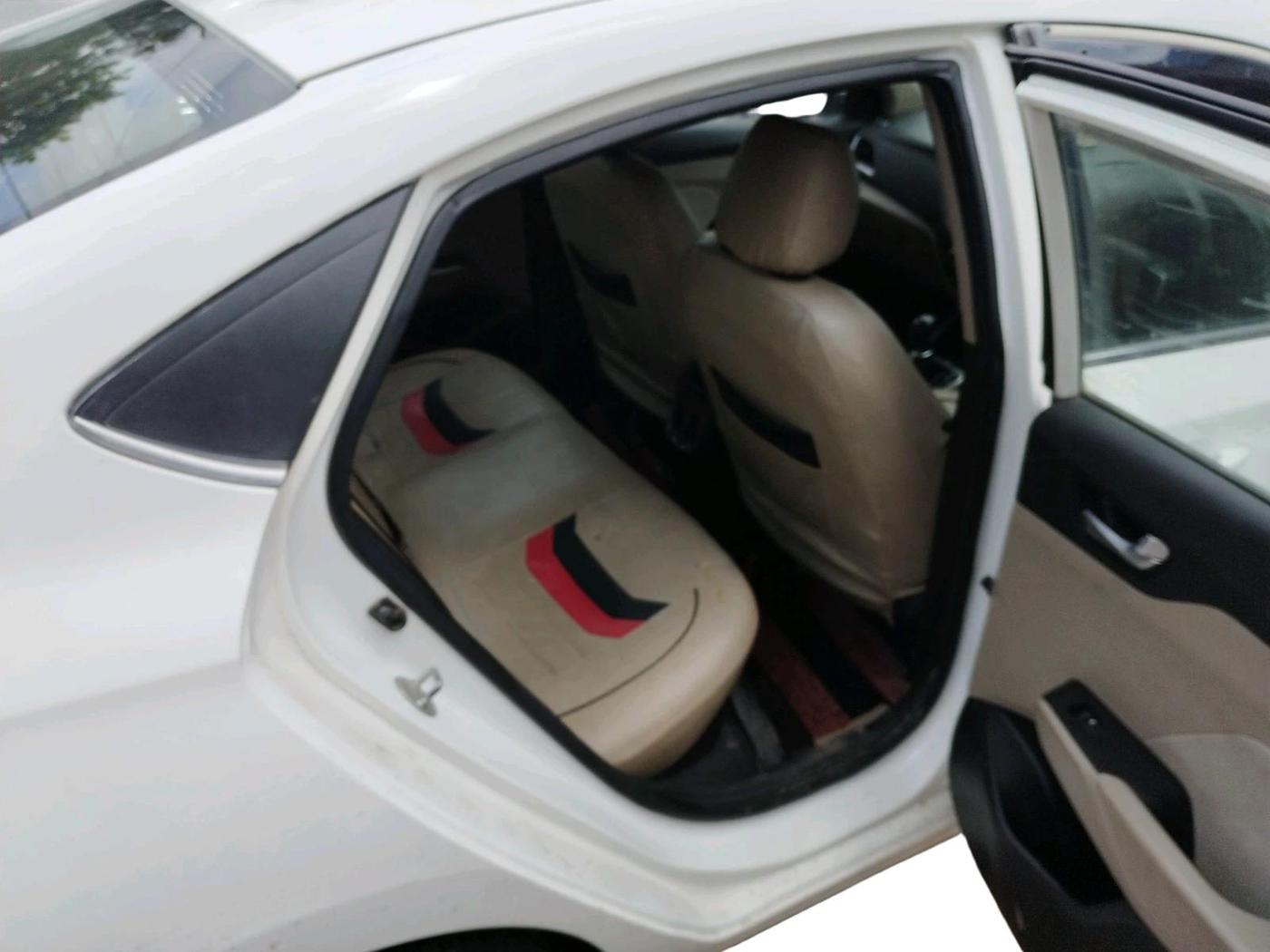 2017 Hyundai Verna 1.6 VTVT SX, Petrol, Manual, 77,065 km, interior