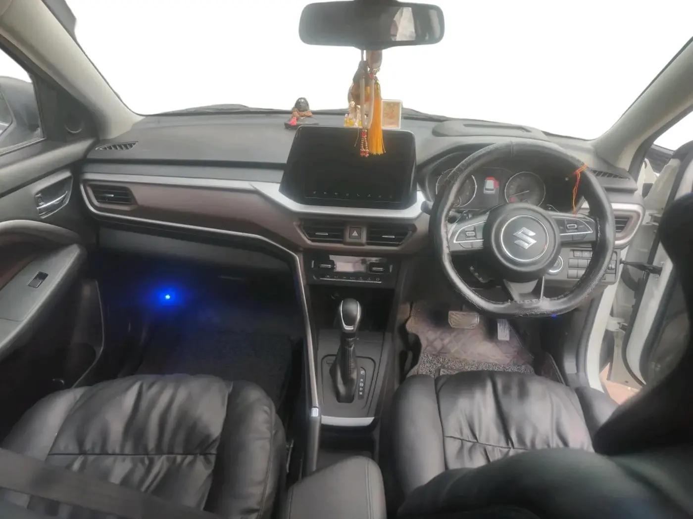 2023 Maruti BREZZA ZXI + AT SMART HYBRID, Petrol, Automatic, 21,742 km, interior