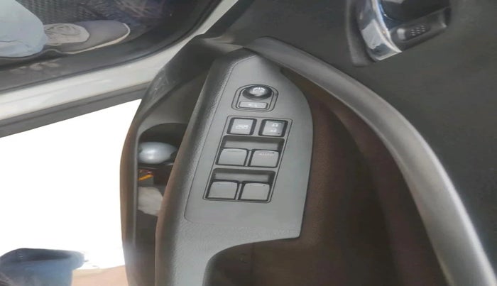 2023 Maruti BREZZA ZXI + AT SMART HYBRID, Petrol, Automatic, 21,742 km, interior