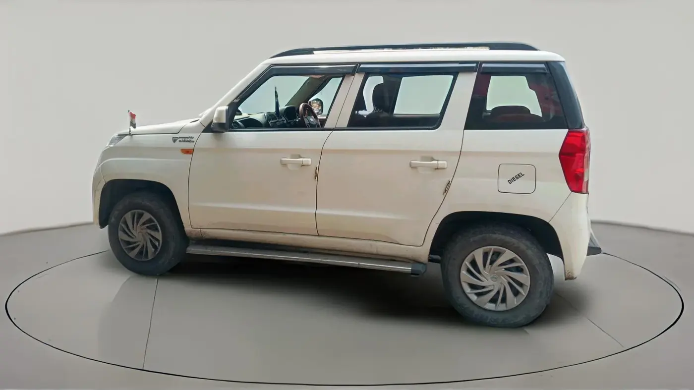 2017 Mahindra TUV300 T6, Diesel, Manual, 1,06,894 km, exterior
