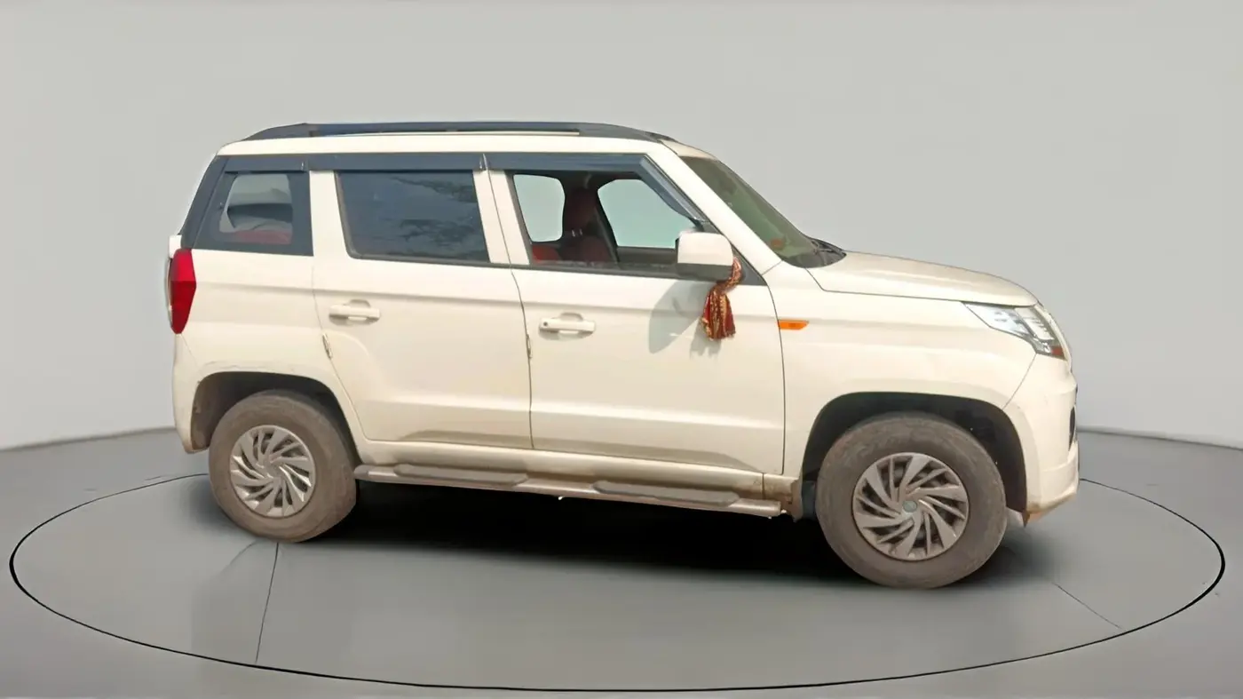 2017 Mahindra TUV300 T6, Diesel, Manual, 1,06,894 km, exterior