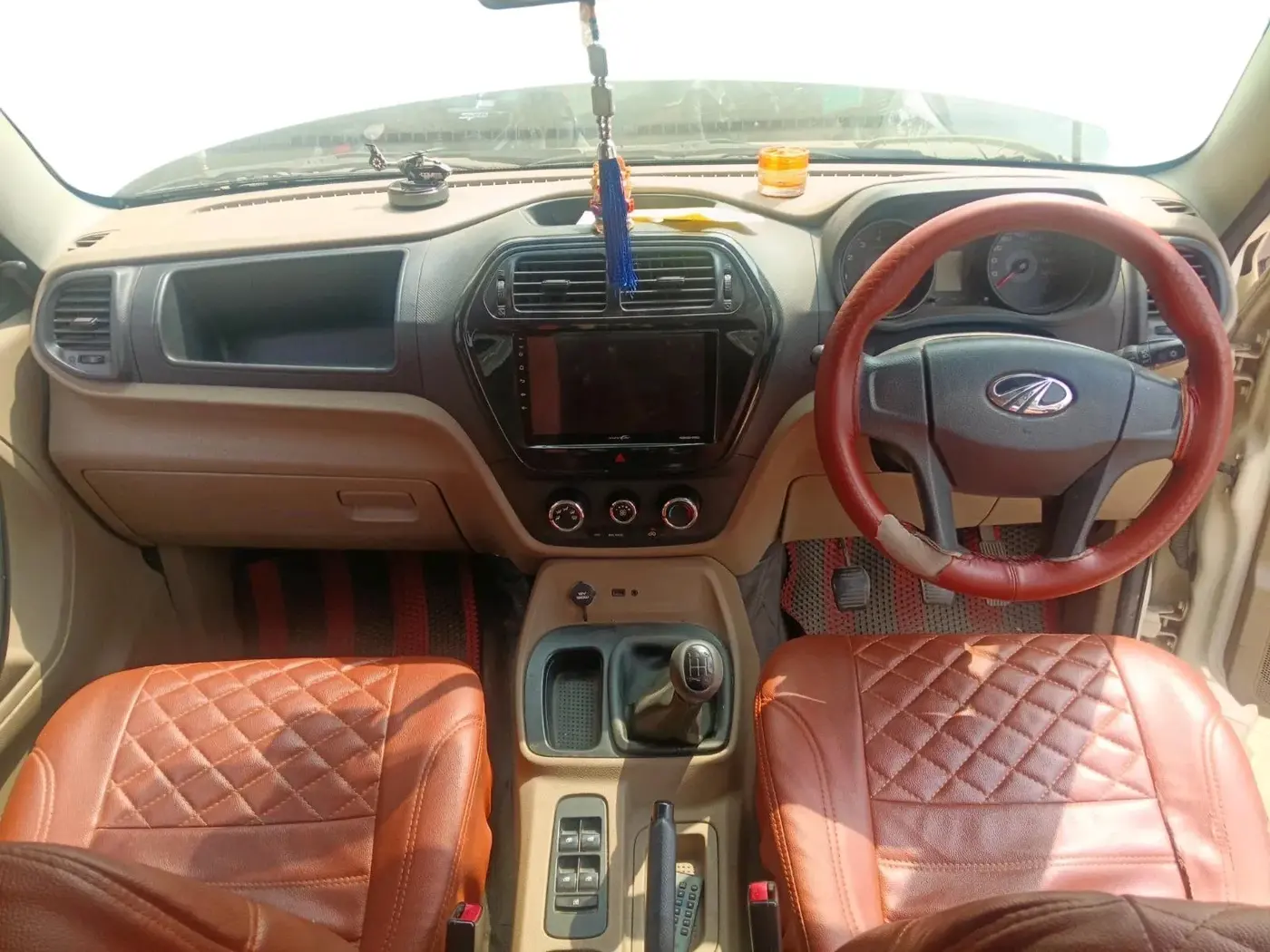 2017 Mahindra TUV300 T6, Diesel, Manual, 1,06,894 km, interior