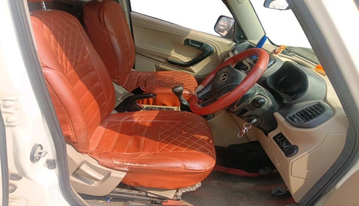 2017 Mahindra TUV300 T6, Diesel, Manual, 1,06,894 km, interior