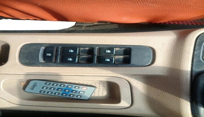 2017 Mahindra TUV300 T6, Diesel, Manual, 1,06,894 km, interior