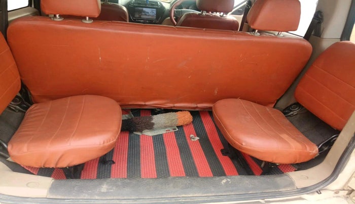 2017 Mahindra TUV300 T6, Diesel, Manual, 1,06,894 km, interior