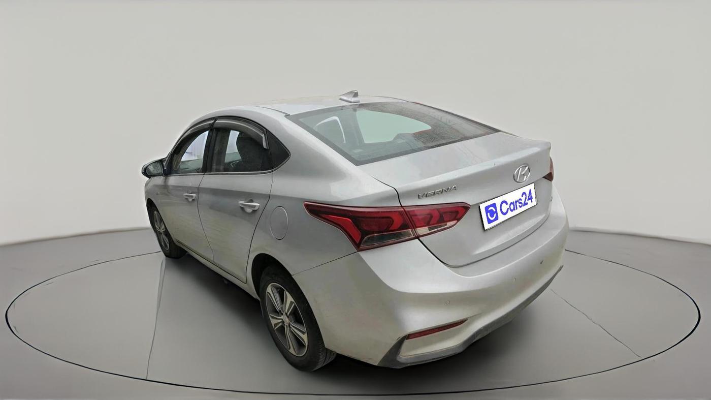 2018 Hyundai Verna 1.6 CRDI SX + AT, Diesel, Automatic, 2,05,167 km, exterior