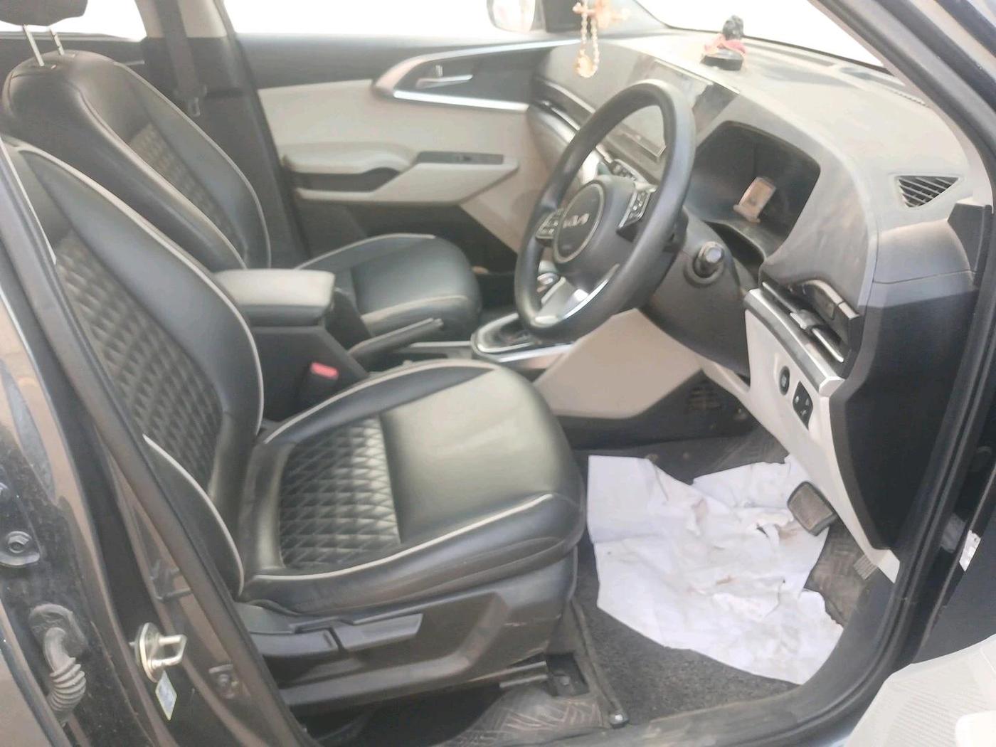 2022 KIA CARENS PRESTIGE PLUS 1.4 PETROL DCT 7 STR, Petrol, Automatic, 28,006 km, interior