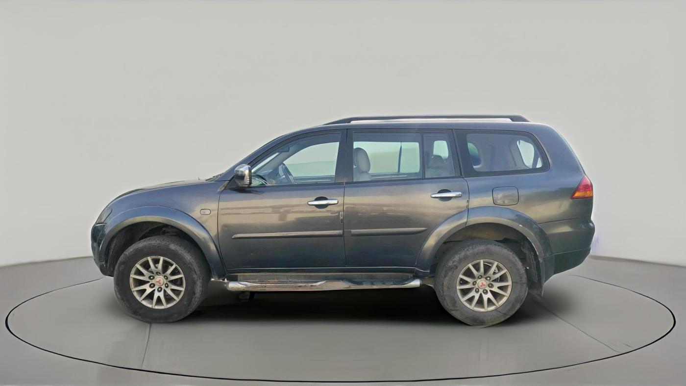 2012 Mitsubishi Pajero Sport 2.5 MT 4X4, Diesel, Manual, 2,11,962 km, exterior
