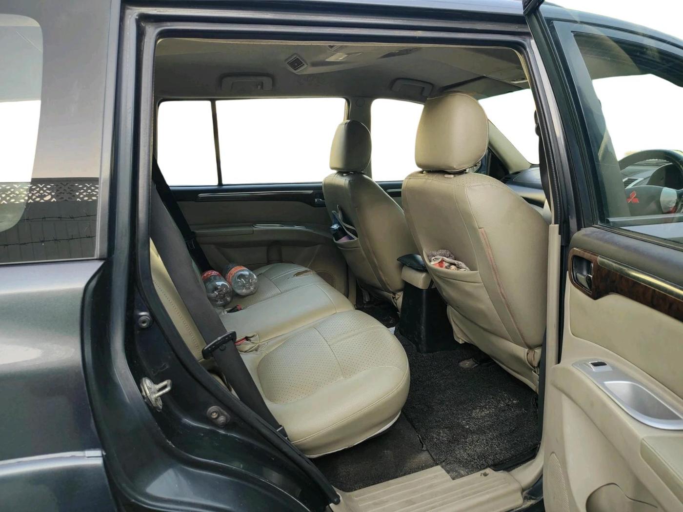 2012 Mitsubishi Pajero Sport 2.5 MT 4X4, Diesel, Manual, 2,11,962 km, interior