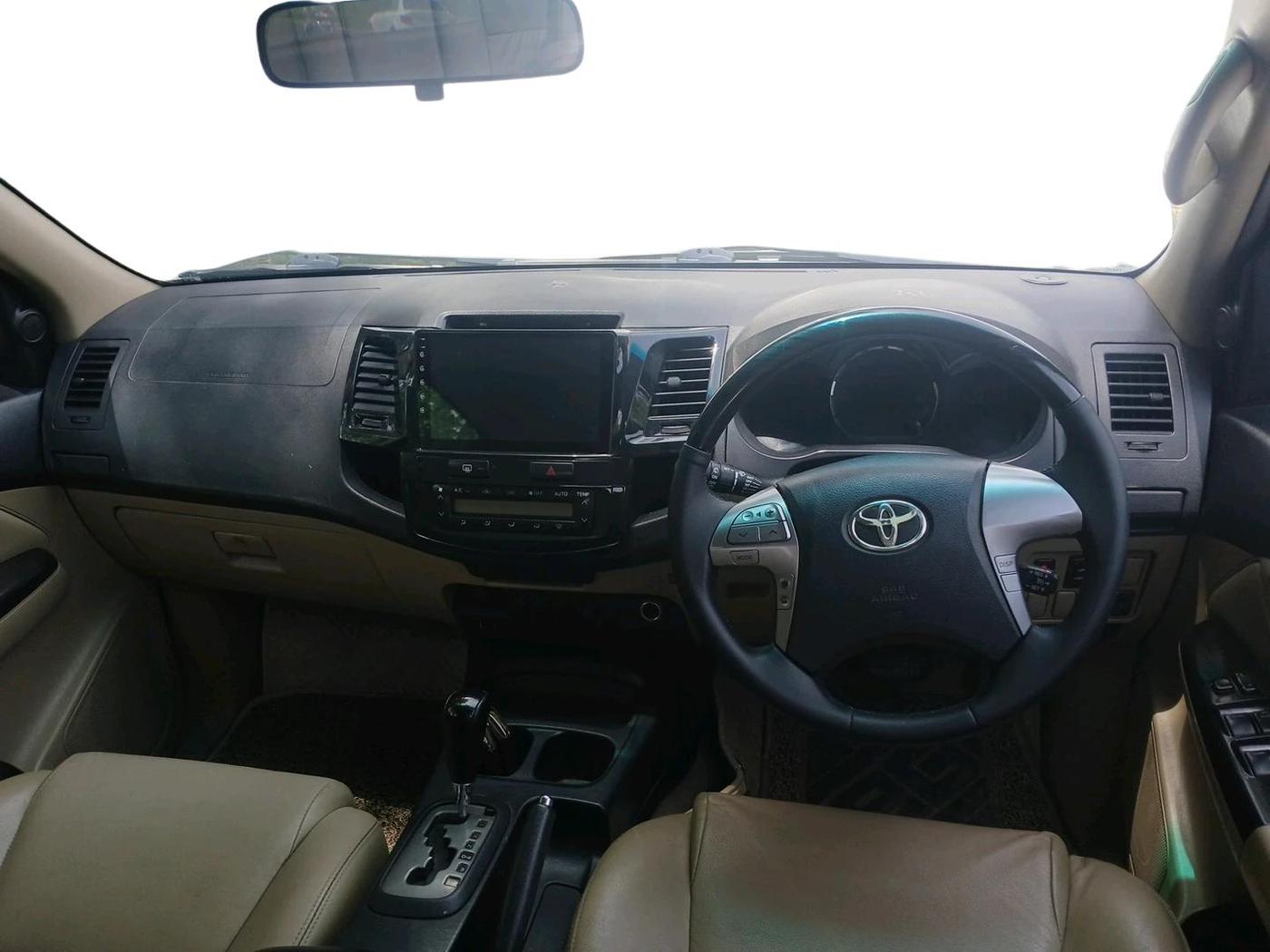 2014 Toyota Fortuner 3.0 4X2 AT, Diesel, Automatic, 1,51,191 km, interior