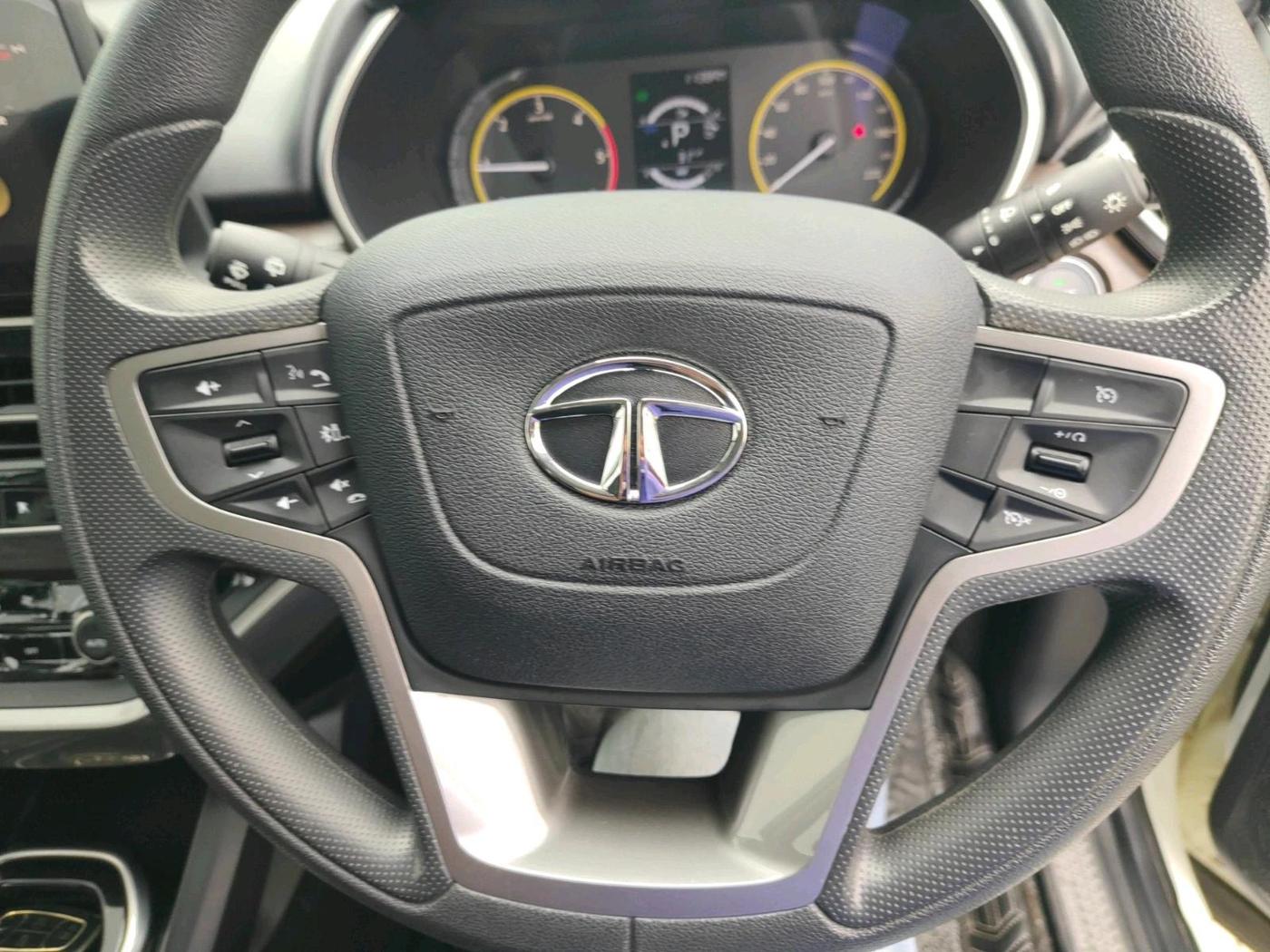2023 Tata Harrier XTA 2.0L KRYOTEC PLUS, Diesel, Automatic, 7,027 km, interior