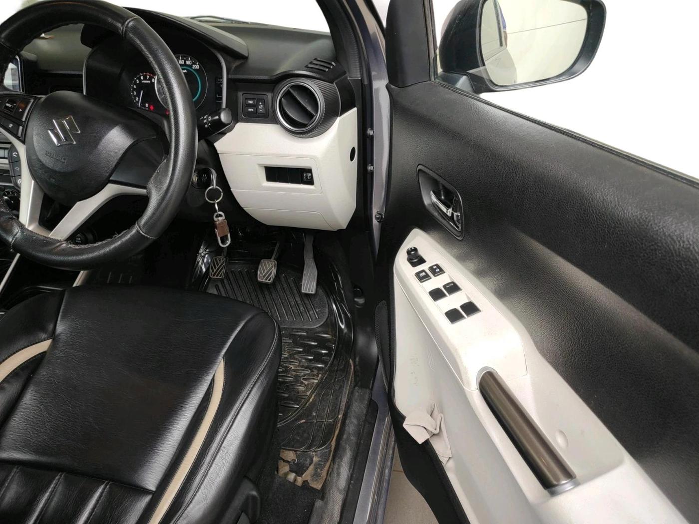 2017 Maruti IGNIS DELTA 1.2, Petrol, Manual, 43,896 km, interior