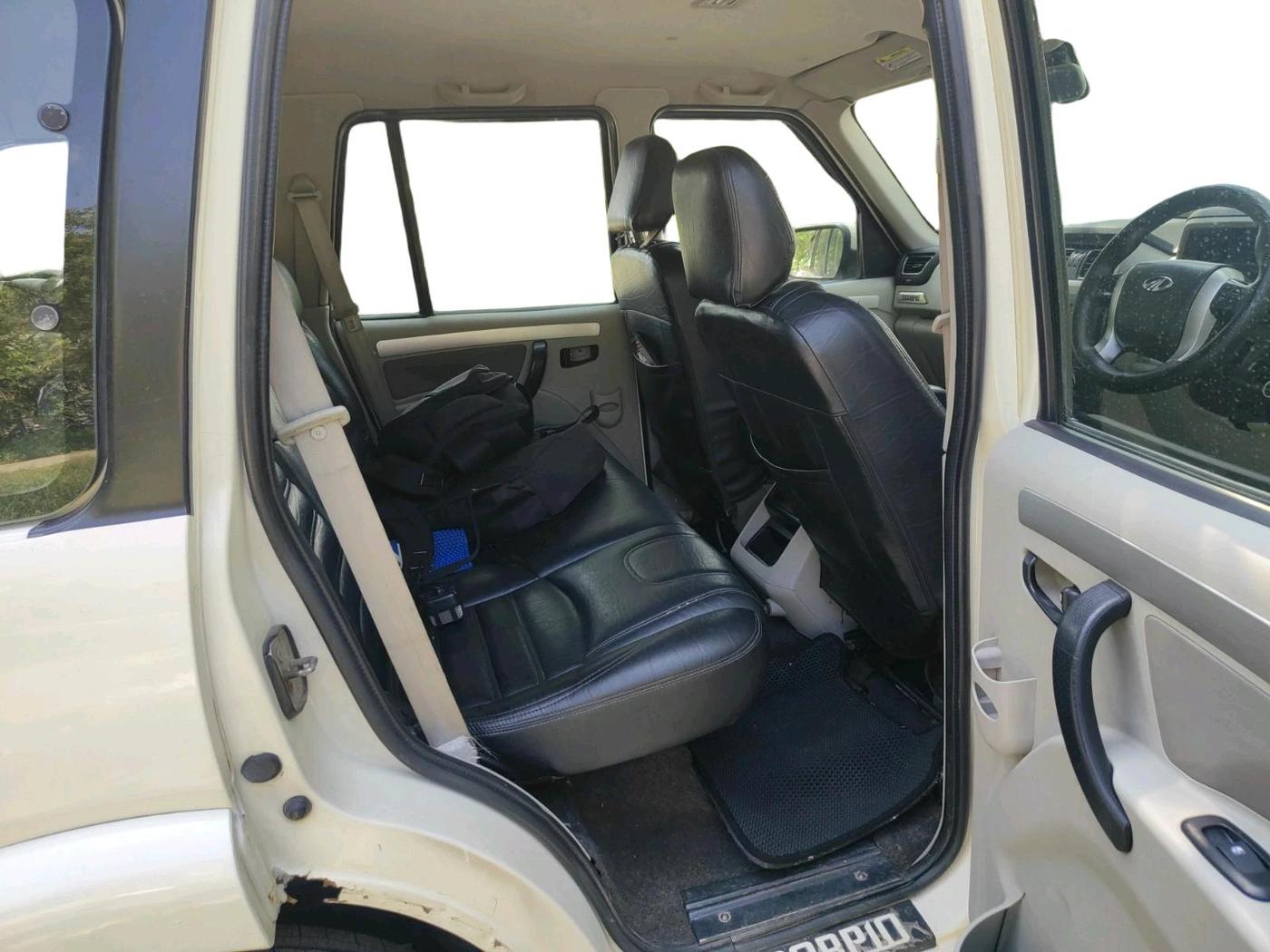 2016 Mahindra Scorpio S10 1.99, Diesel, Manual, 1,05,273 km, interior