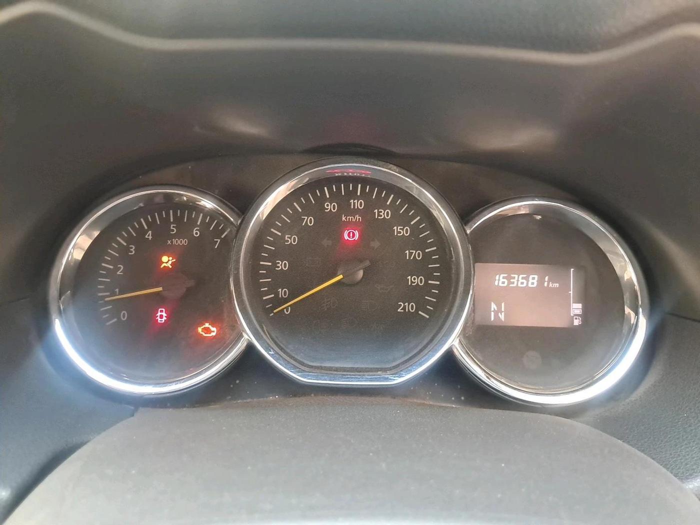 2016 Renault Duster 110 PS RXZ 4X2 AMT DIESEL, Diesel, Automatic, 1,63,681 km, interior