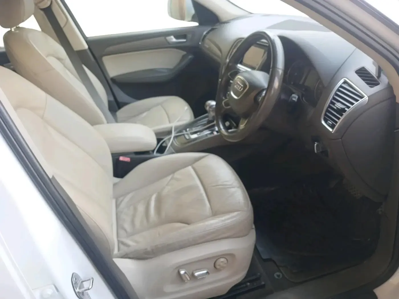 2013 Audi Q5 2.0 TDI QUATTRO, Diesel, Automatic, 1,39,362 km, interior