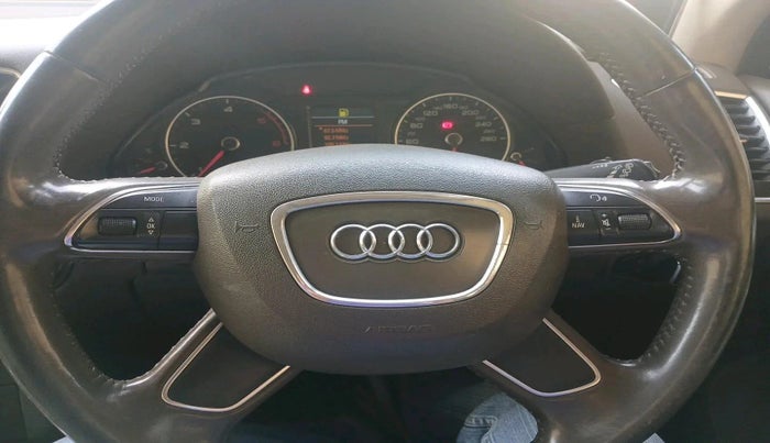 2013 Audi Q5 2.0 TDI QUATTRO, Diesel, Automatic, 1,39,362 km, interior