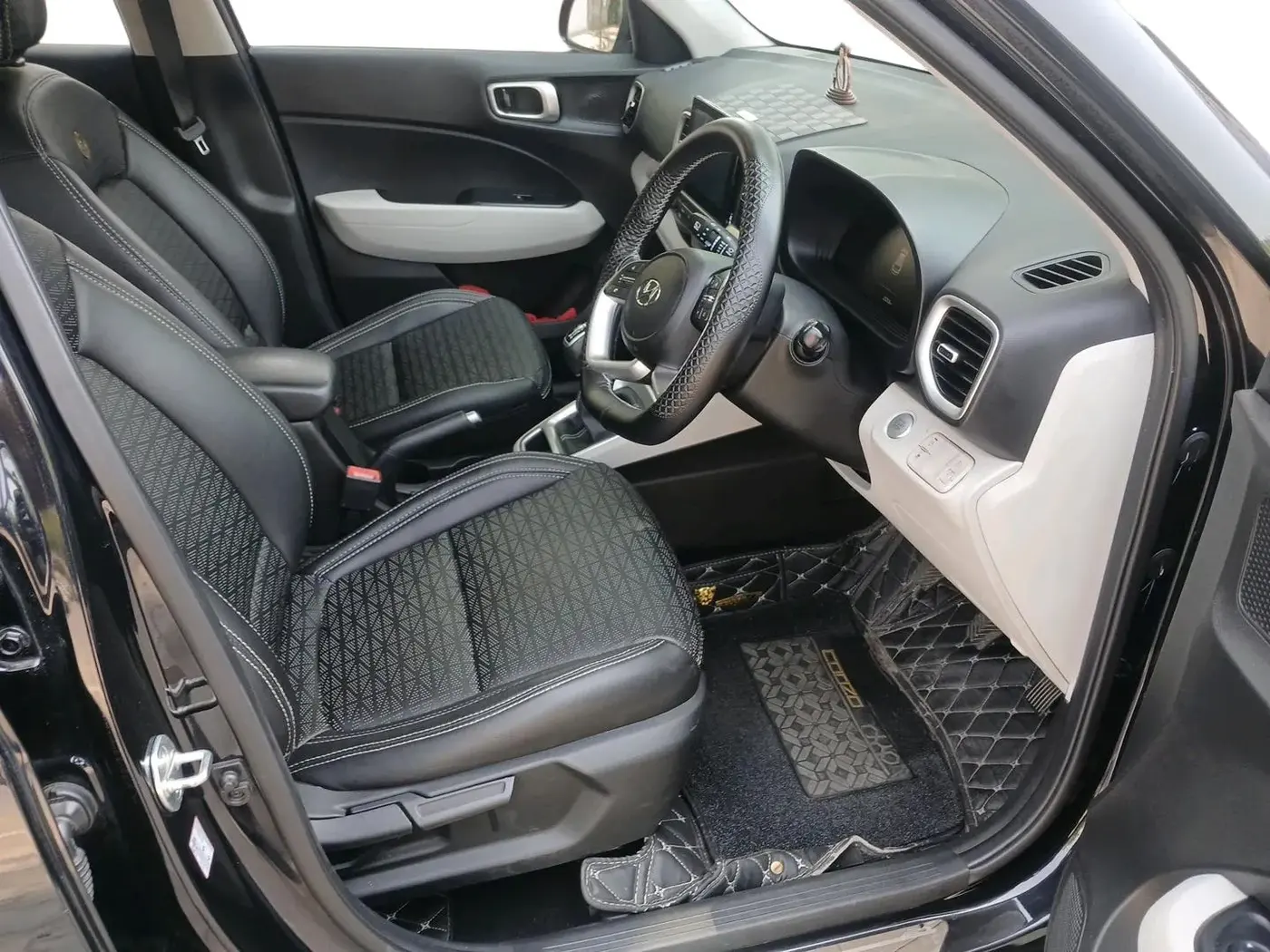 2024 Hyundai VENUE SX 1.5 CRDI, Diesel, Manual, 25,258 km, interior