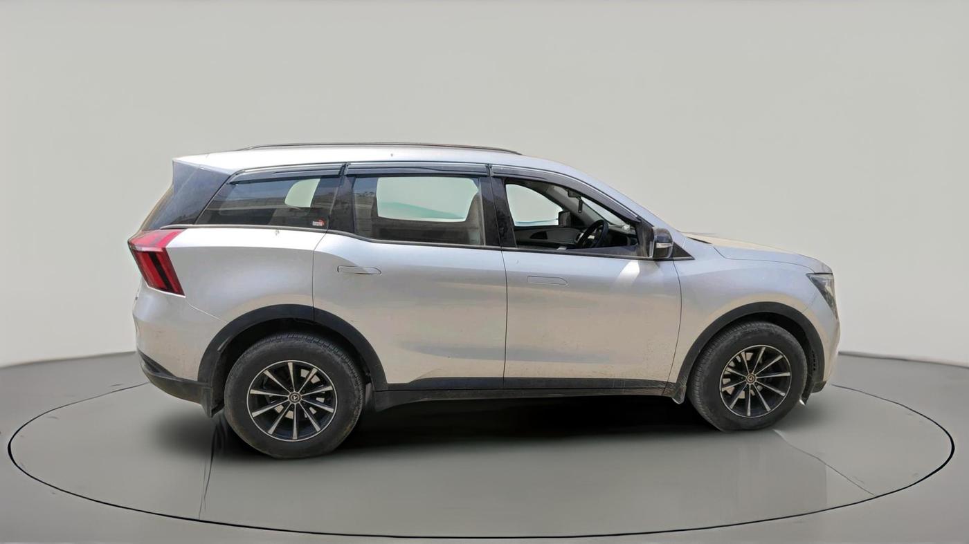 2022 Mahindra XUV700 MX D MT 5 STR, Diesel, Manual, 1,00,124 km, exterior