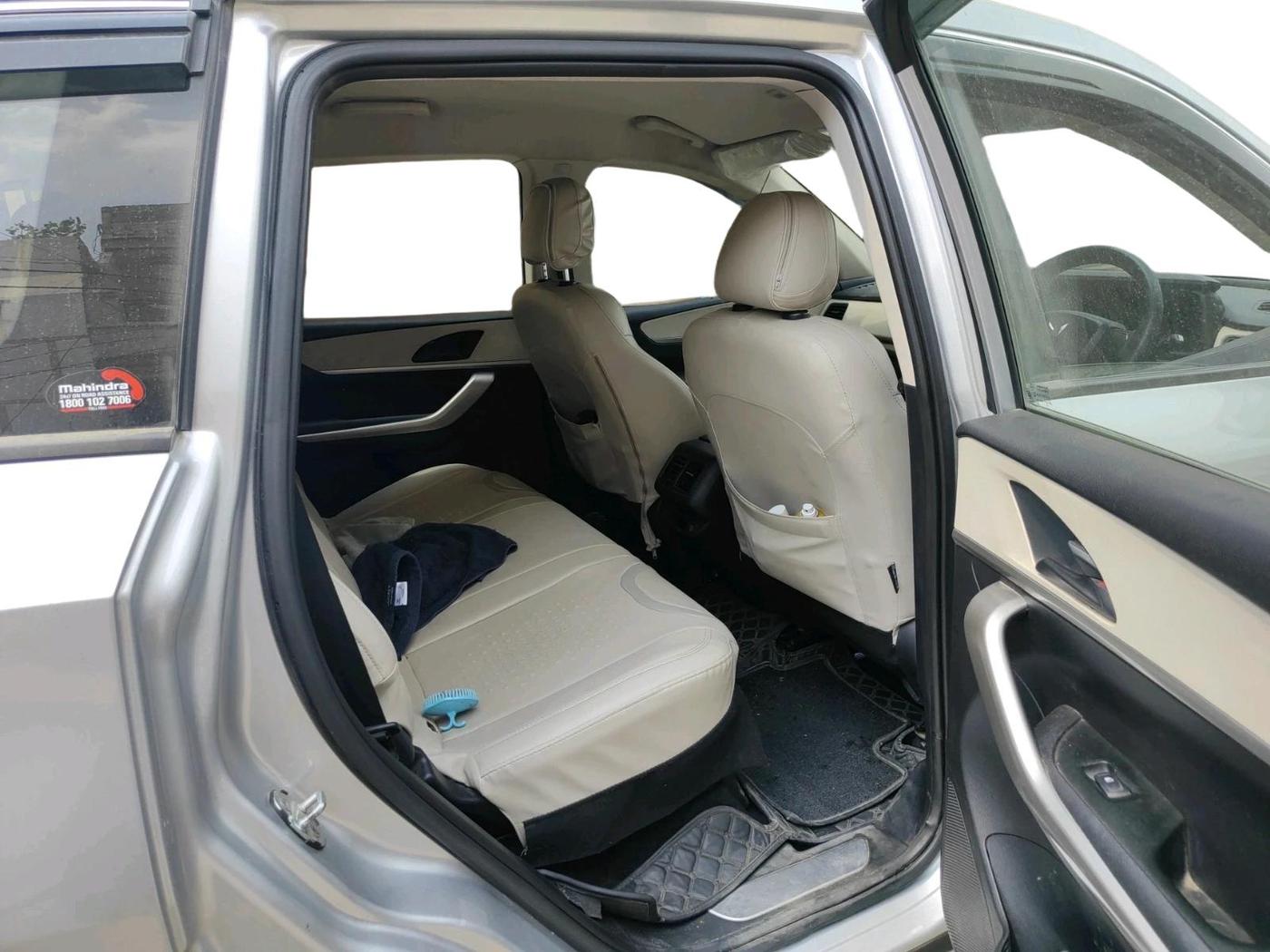 2022 Mahindra XUV700 MX D MT 5 STR, Diesel, Manual, 1,00,124 km, interior
