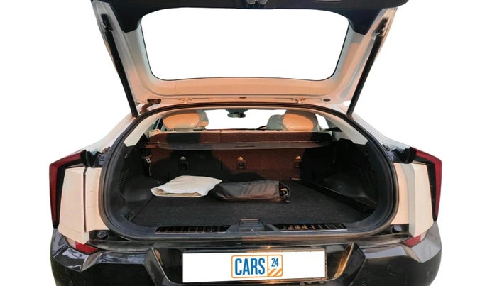 2025 Mahindra XEV 9e Pack Three B79 KWH, Electric, Automatic, 11,936 km, exterior