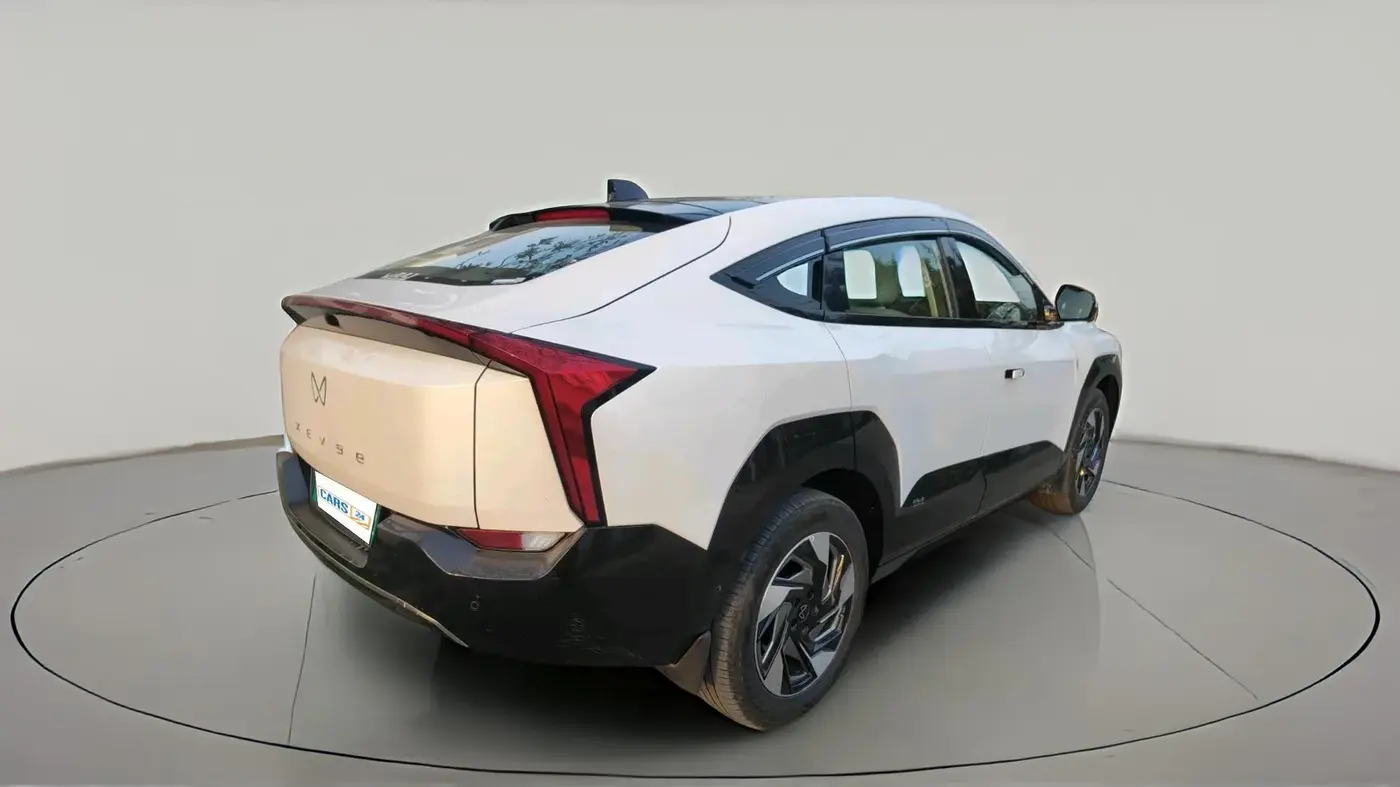 2025 Mahindra XEV 9e Pack Three B79 KWH, Electric, Automatic, 11,936 km, exterior